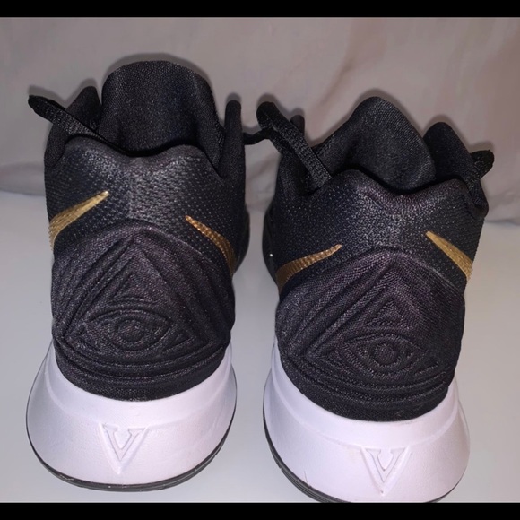 KYRIE 5 - Picture 3 of 3